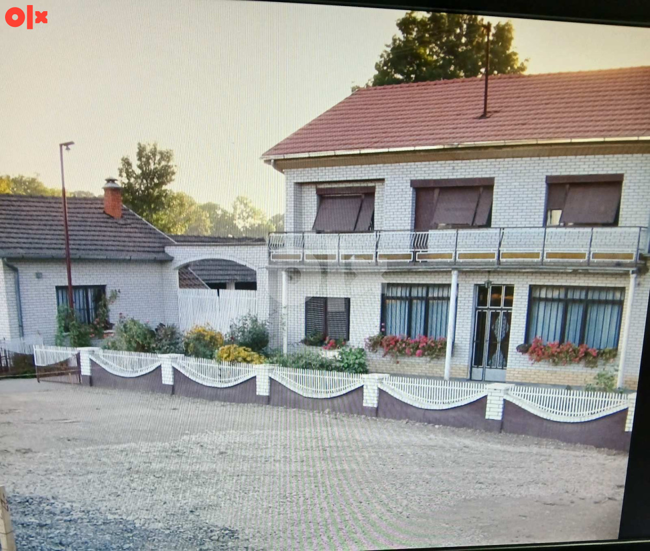 KUĆA SA POSLOVNIM PROSTOROM KOMPLET DOMAĆINSTVO