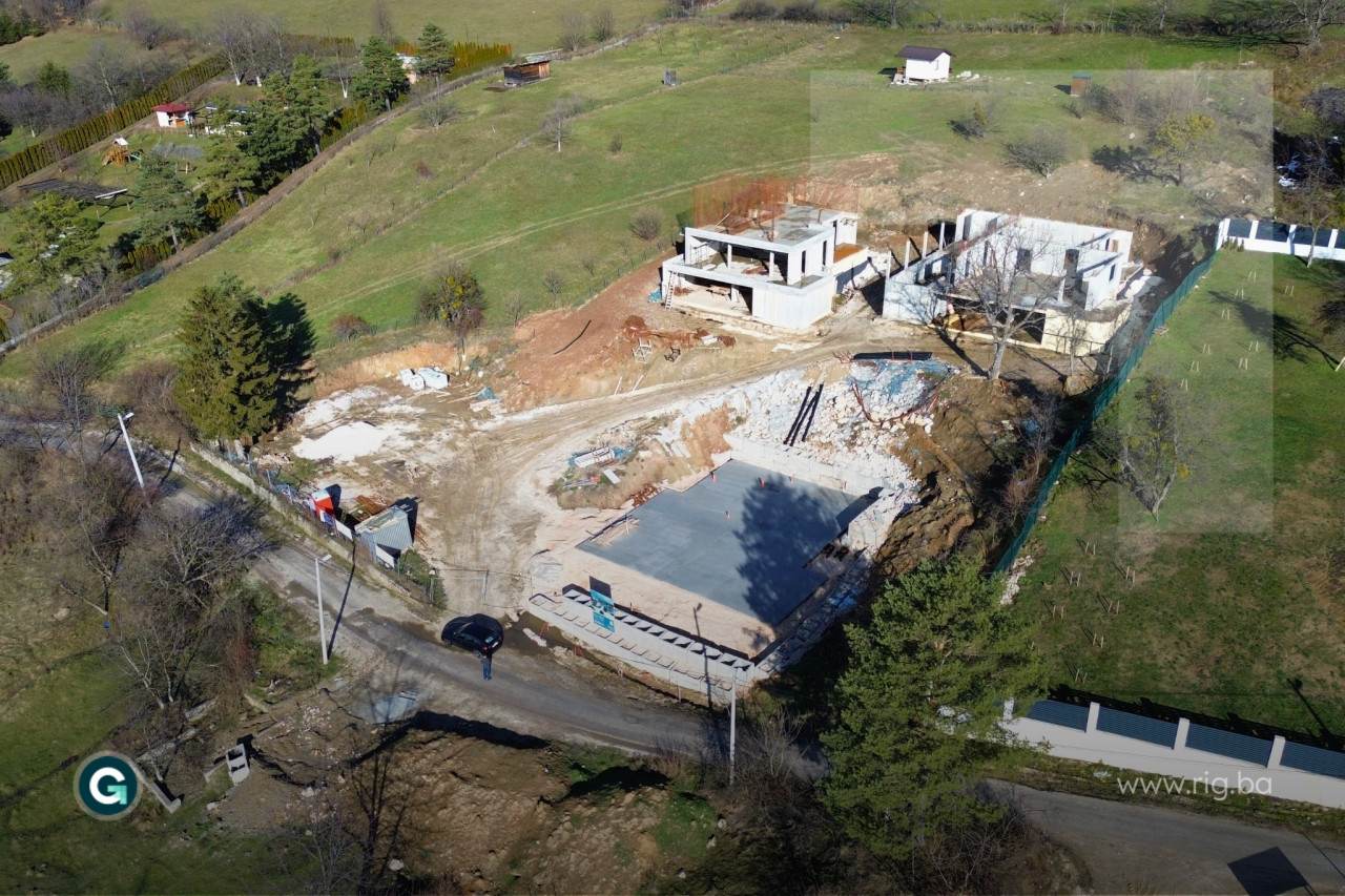 ZEMLJIŠNE PARCELE SA PROJEKTOM/ Poljine / PRODAJA 2