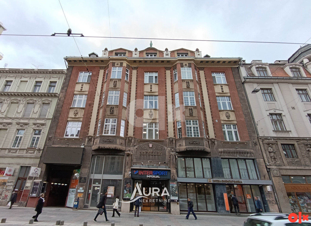 AURA/ Četverosoban stan / Centar, Titova