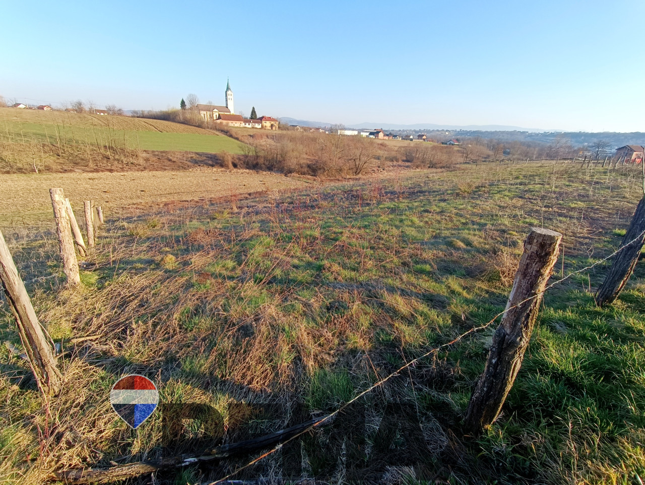 Zemljište 3750m2 u blizini katoličke crkve u Ramićima