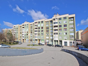 m2: Dobrinja / kancelarije 53m2 pored Merkatora / 1. sp