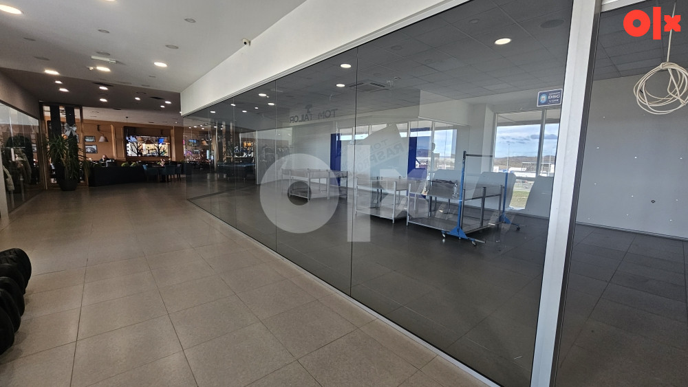 Izdaje se poslovni prostor Derventa 195 m2