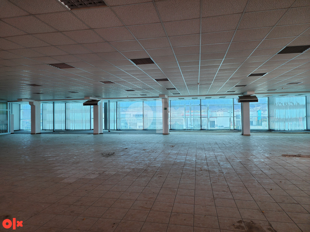 Poslovni prostor 1300m2 -  Bihać 2