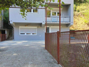 Renovirana, useljiva kuća u Šeheru- Suturlija photo 5