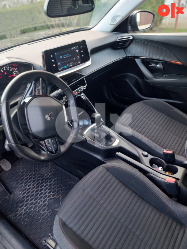 Peugeot 2008 PureTech 1.2 Turbo benzin 2021 god.