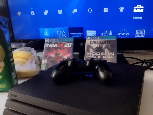 Play station 4 pro 1 TB