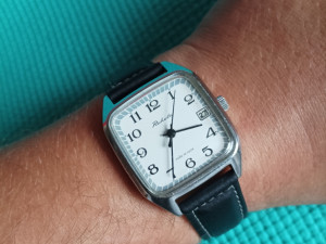 vintage ruski mehanički retro ručni sat raketa