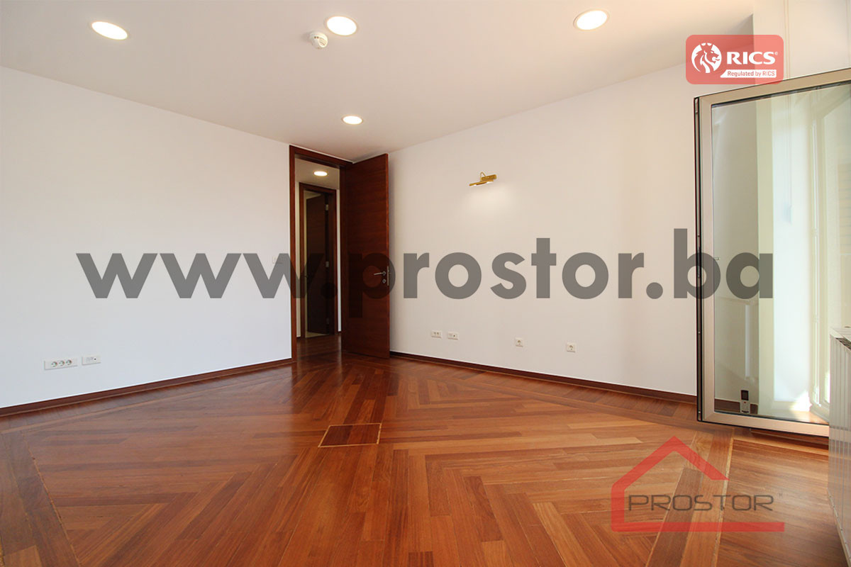 PROSTOR prodaje: Poslovni prostor, 146m2, Bosmal 4