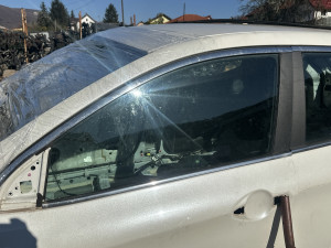 Staklo pprzor prednji lijevo Nissan Qashqai 2015