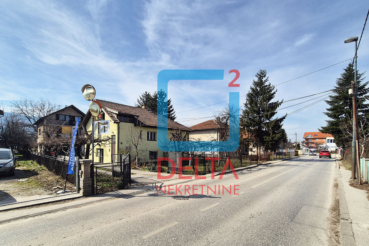 Zemljište / parcela / 2.250m2 / dvije kuće / Stup / Ilidža