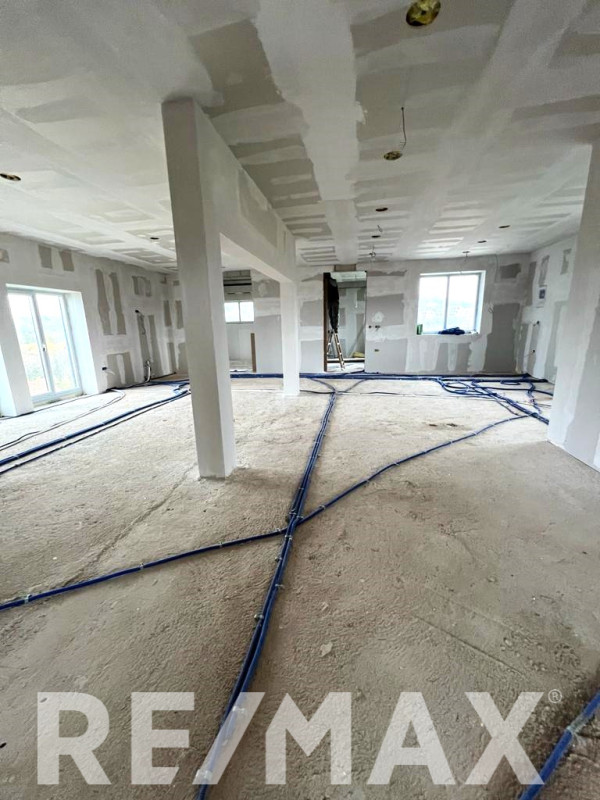 Na prodaju moderna poslovna zgrada 850m2 na Petrićevcu 6