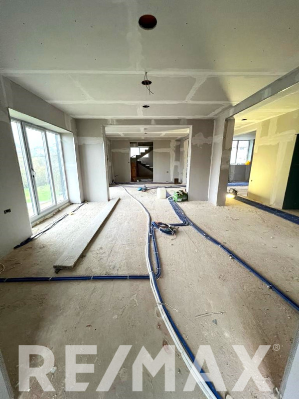 Na prodaju moderna poslovna zgrada 850m2 na Petrićevcu 7