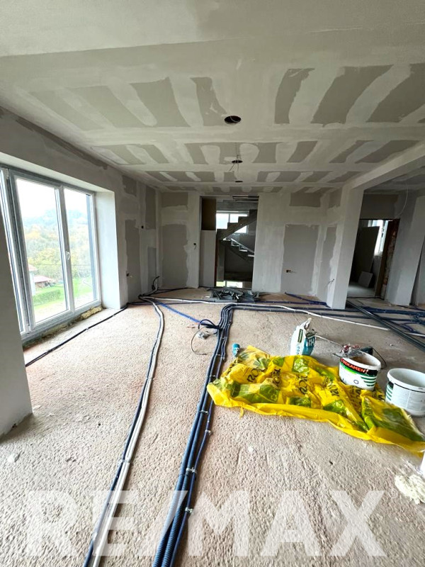 Moderna poslovna zgrada 850m2 na Petrićevcu 3