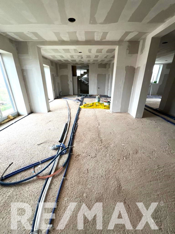 Moderna poslovna zgrada 850m2 na Petrićevcu 8