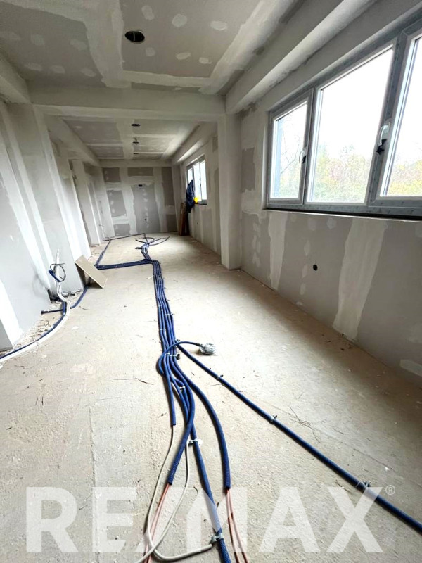 Moderna poslovna zgrada 850m2 na Petrićevcu 9