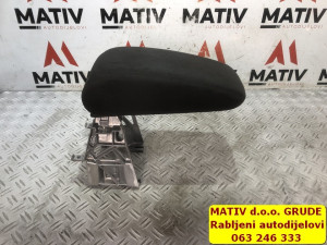 Naslonjač Audi A3 8V 2016 8V0864283