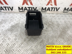 PRETINAC Naslonjača za ruku Audi A3 8V 2016 8V0863300A