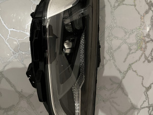 Audi A4 8W desni far 8W0941012