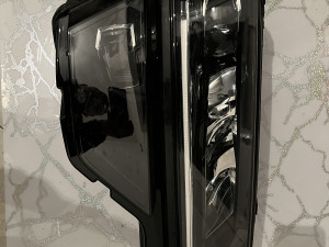 Škoda Kodiaq desni far 57B941016B