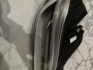 Tesla model S desni far 105357500E