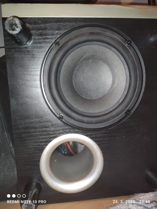 Aktivni subwoofer Bench kh 02 110W