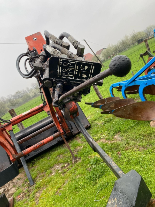 Utovarivac Kasika za traktor Zetor euro kacanje dvosmjerni klip