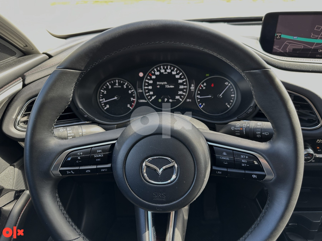 2025 Mazda 3 SDN G140 Centre Line Platinum Quartz/ CRVENA