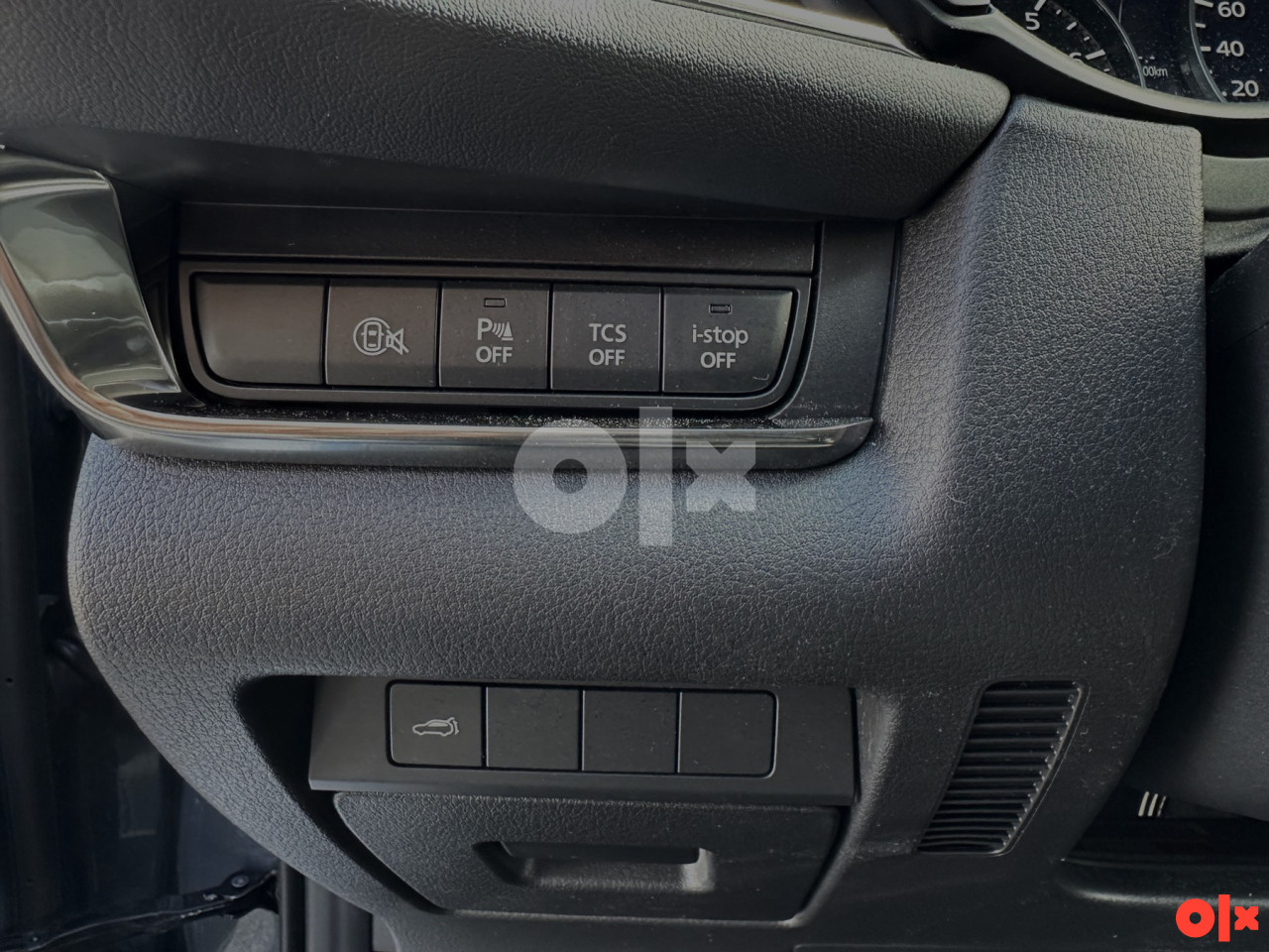 2025 Mazda 3 SDN G140 Centre Line Platinum Quartz/ CRVENA