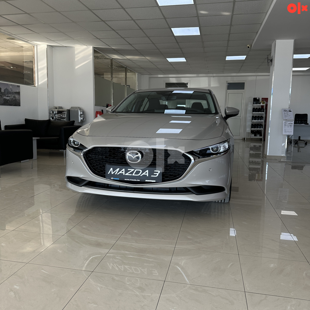 2025 Mazda 3 SDN G140 Centre Line Platinum Quartz/ CRVENA
