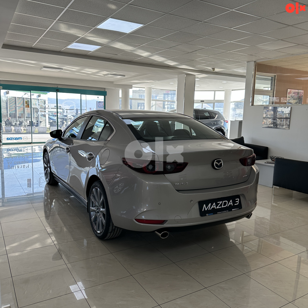 2025 Mazda 3 SDN G140 Centre Line Platinum Quartz/ CRVENA