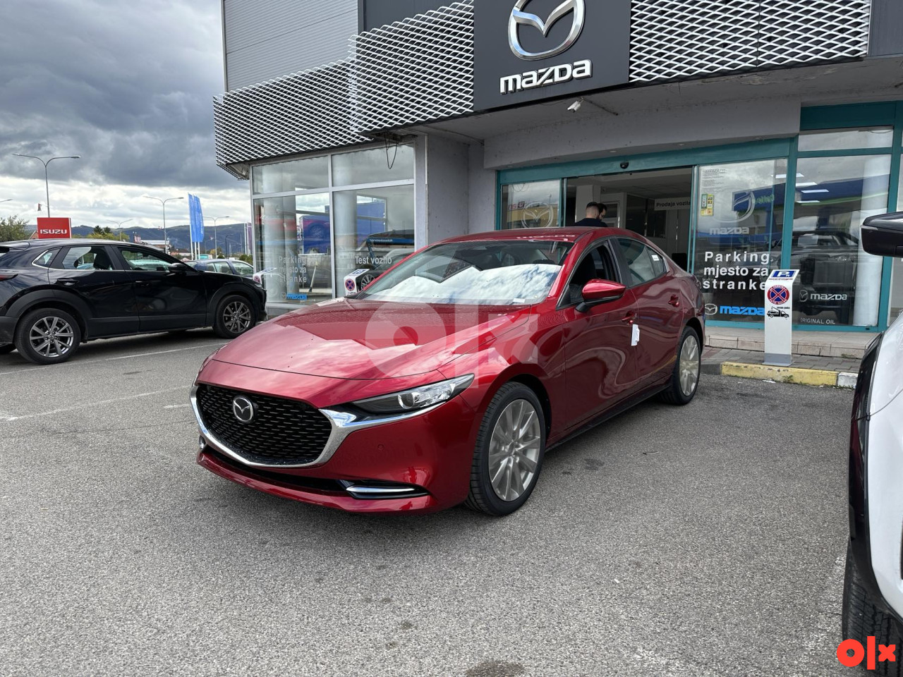 2025 Mazda 3 SDN G140 Centre Line Platinum Quartz/ CRVENA