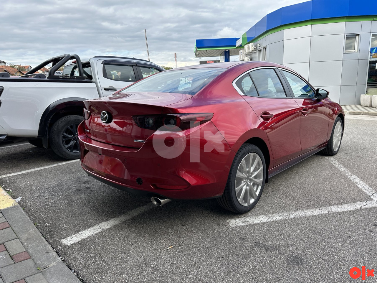 2025 Mazda 3 SDN G140 Centre Line Platinum Quartz/ CRVENA