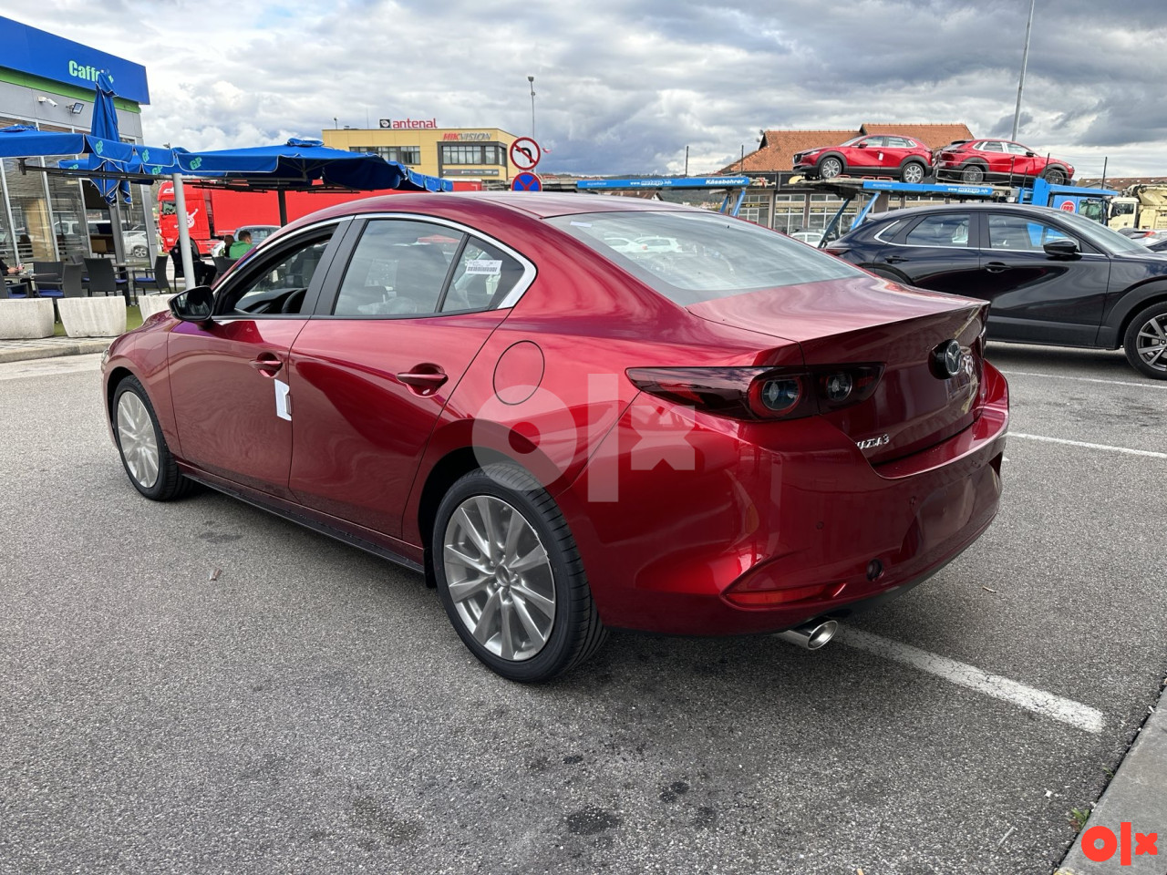 2025 Mazda 3 SDN G140 Centre Line Platinum Quartz/ CRVENA