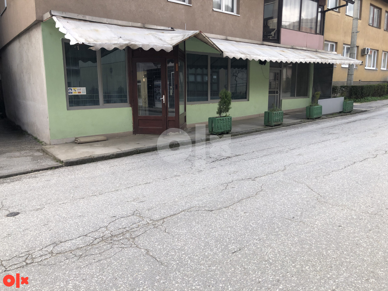 Prodajem kaffe-pizzeria MALIBU od 170m2 3