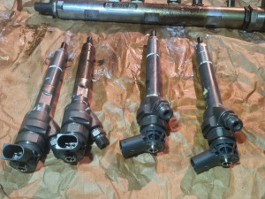 Dizne BMW N47N  7 810 702 visokotlacna pumpa set