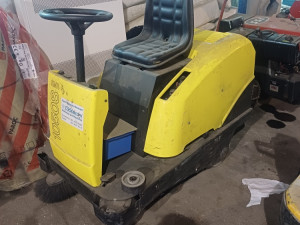 STROJ ZA METENJE KARCHER KMR 1050s