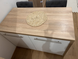 Šank ostrvo sa 2 barske stolice