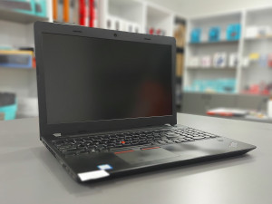 Lenovo laptop i5-7200U/8GB/256 GB