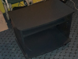 TV KOMODA KLUB STO RADNI STOLIC TOCKOVI KOMPJUTER LAPTOP