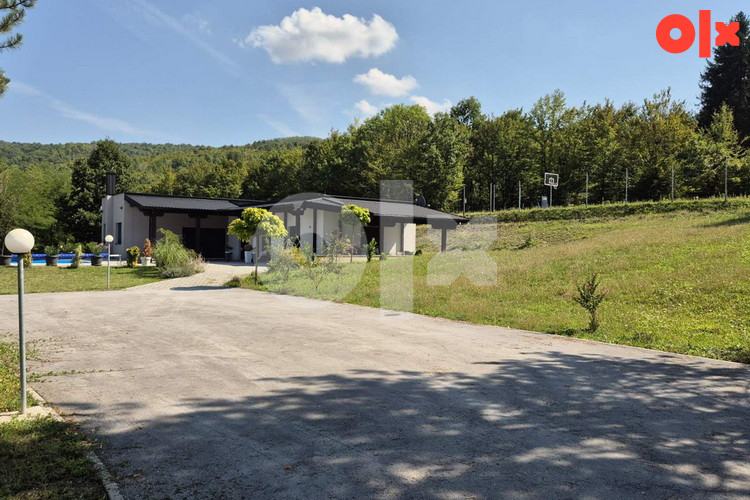 NOVO - Ekskluzivna vikend kuća sa bazenom i igralištem