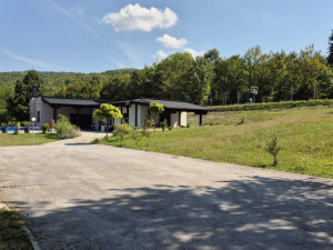 NOVO - Ekskluzivna vikend kuća sa bazenom i igralištem