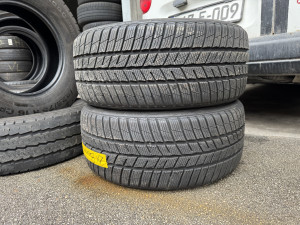 Prodajem 2 gume 235/40/19 Barum 8mm