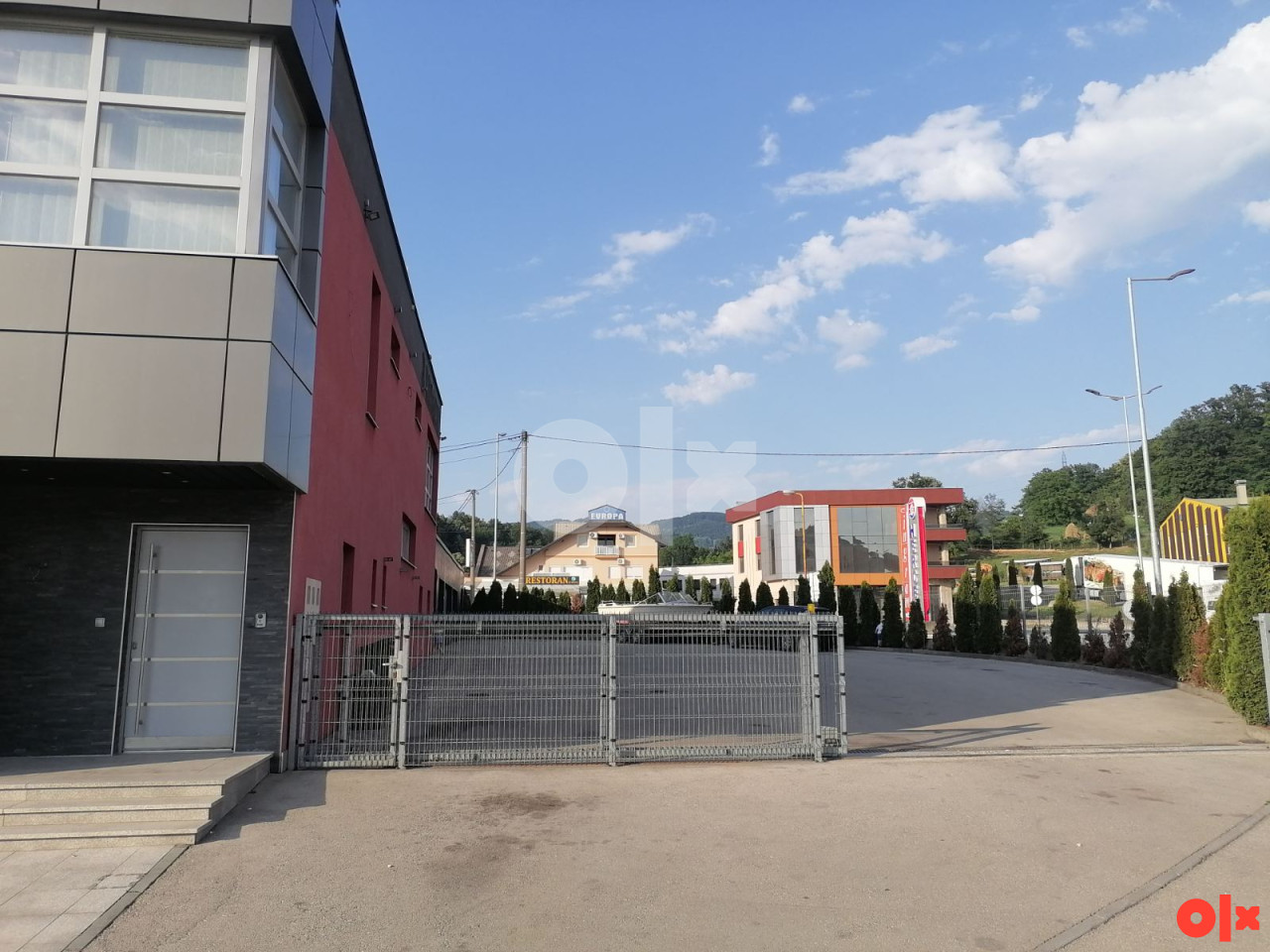 ZA IZNAJMLJIVANJE ili PRODAJU  Poslovni objekat Srebrenik 8