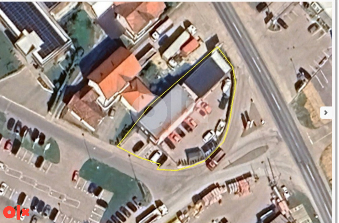 ZA IZNAJMLJIVANJE ili PRODAJU  Poslovni objekat Srebrenik 25