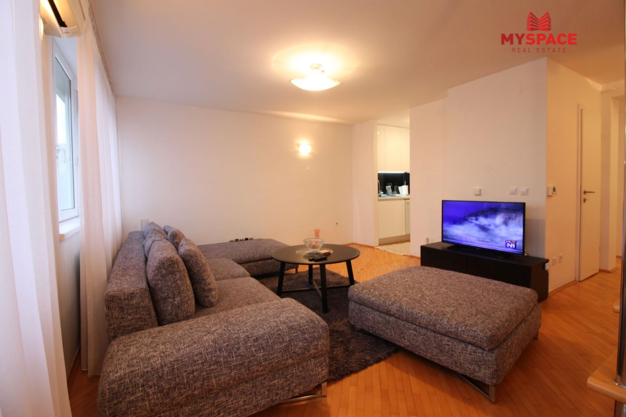 MY SPACE/ Stan/ Stari Grad/ Bistrik/ RENOVIRAN/ 125 m2