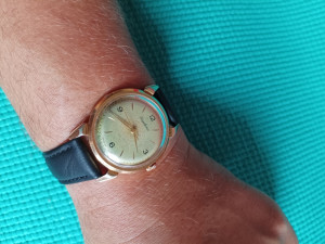 stari vintage retro mehanički ruski ručni sat kirovski kirovskie