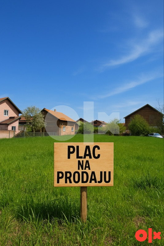 NA PRODAJU- PLAC 900 m2 kod Bazena
