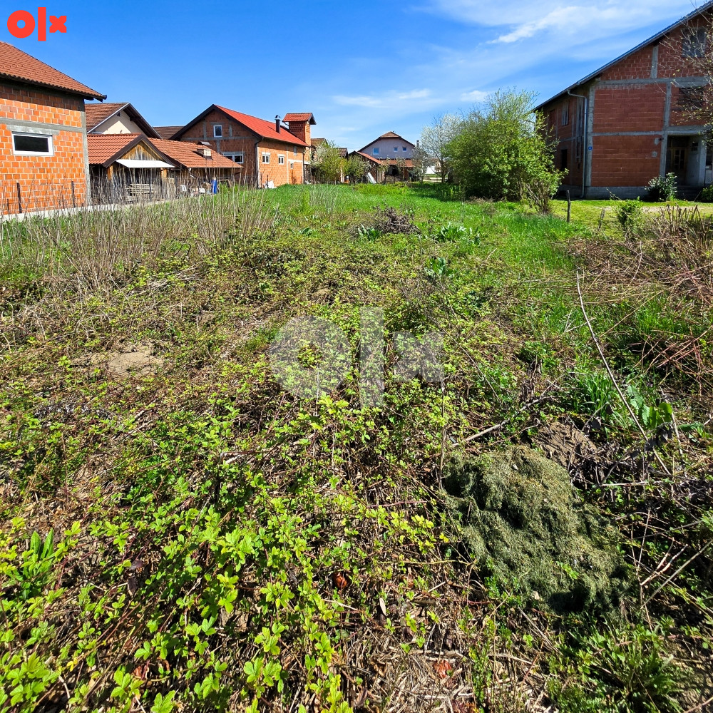 NA PRODAJU- PLAC 900 m2 kod Bazena 3
