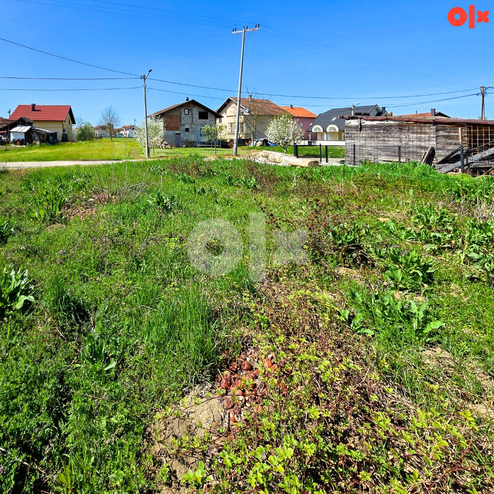 NA PRODAJU- PLAC 900 m2 kod Bazena 6