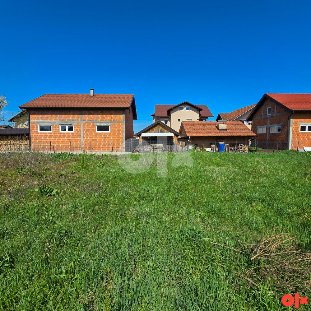 NA PRODAJU- PLAC 900 m2 kod Bazena 5